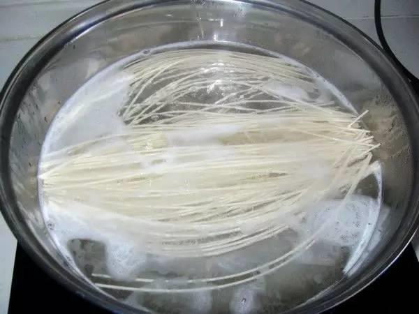 煮麵條用熱水還是冷水？答案意想不到