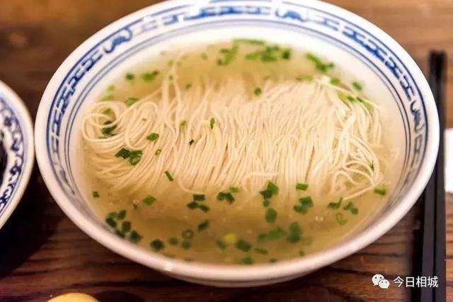 獨家調味吊湯，相城一碗白燜肉麵殺入